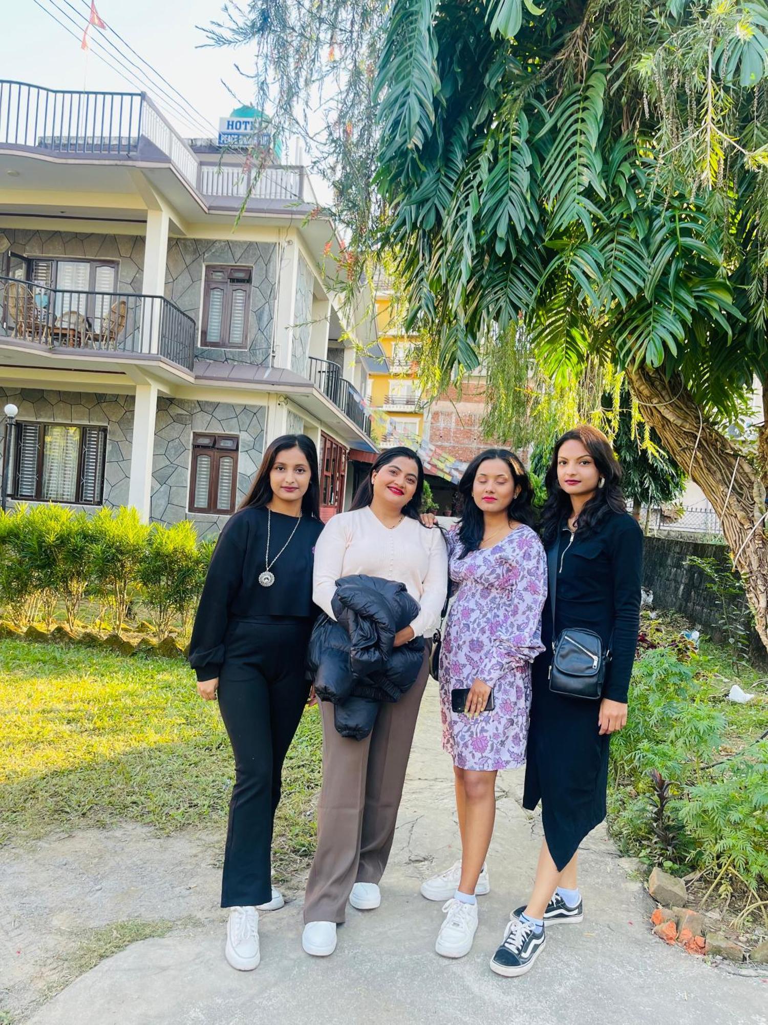 Hotel Peace Ganga Inn Pokhara Dış mekan fotoğraf