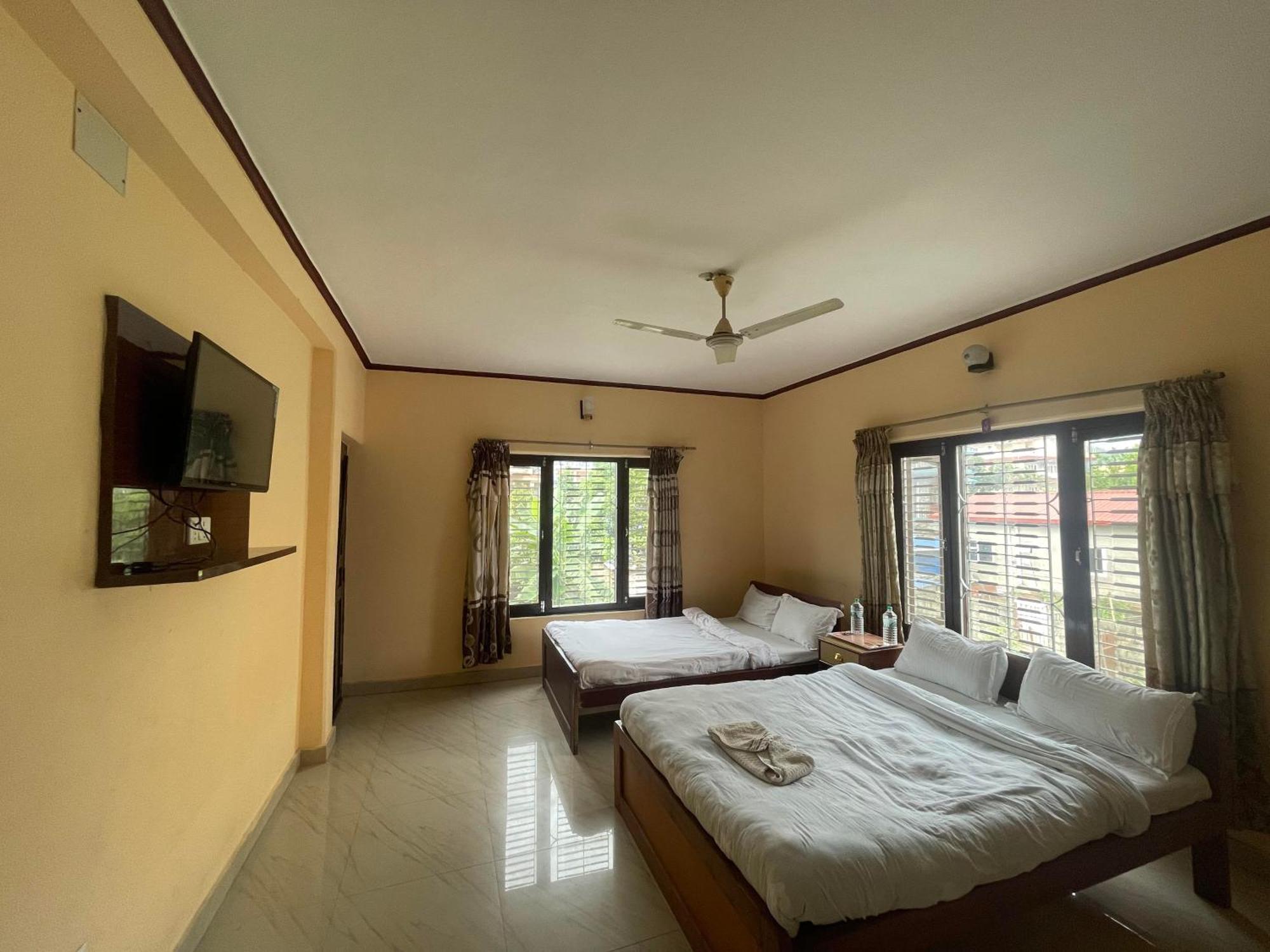 Hotel Peace Ganga Inn Pokhara Dış mekan fotoğraf