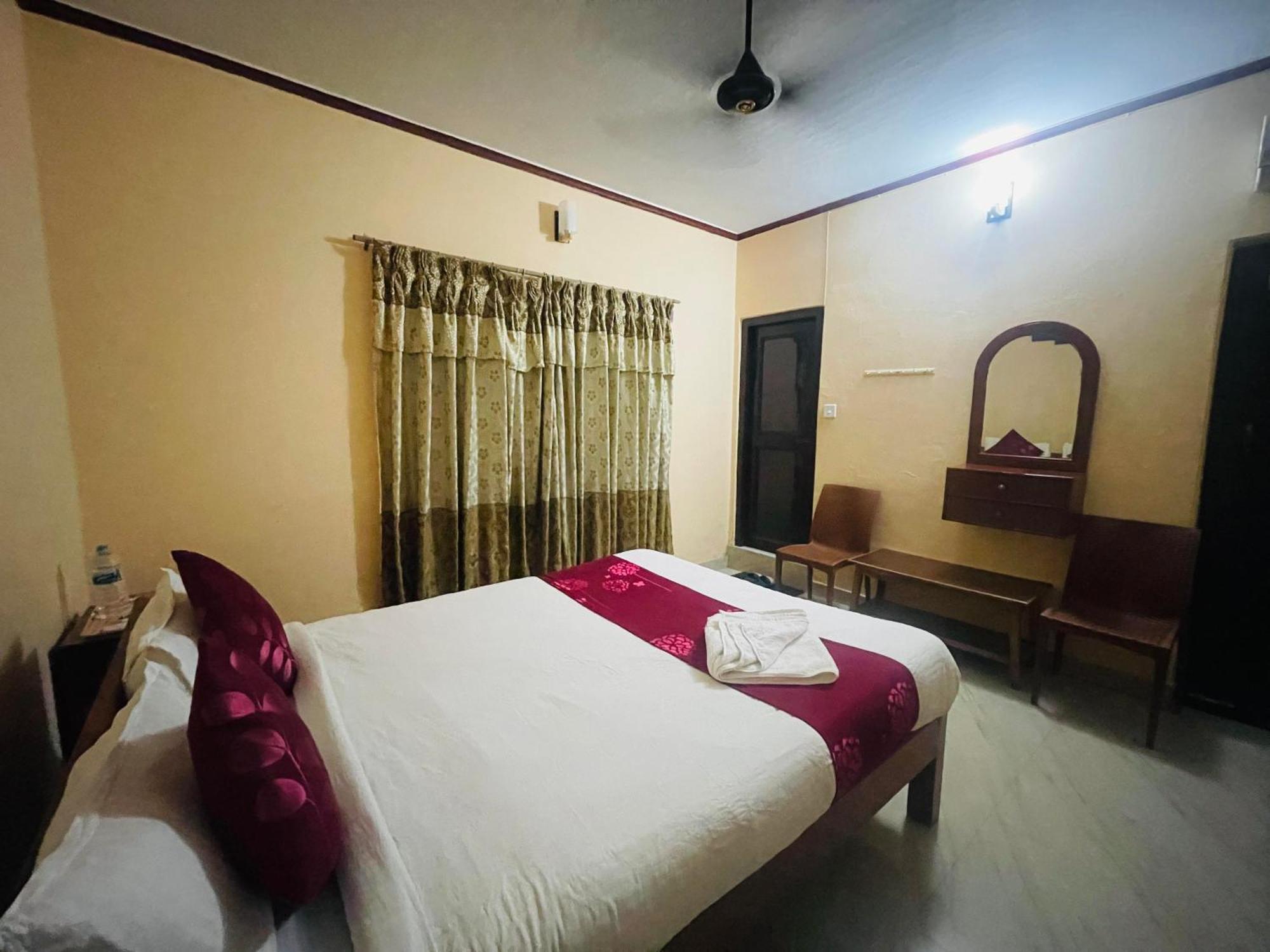 Hotel Peace Ganga Inn Pokhara Dış mekan fotoğraf