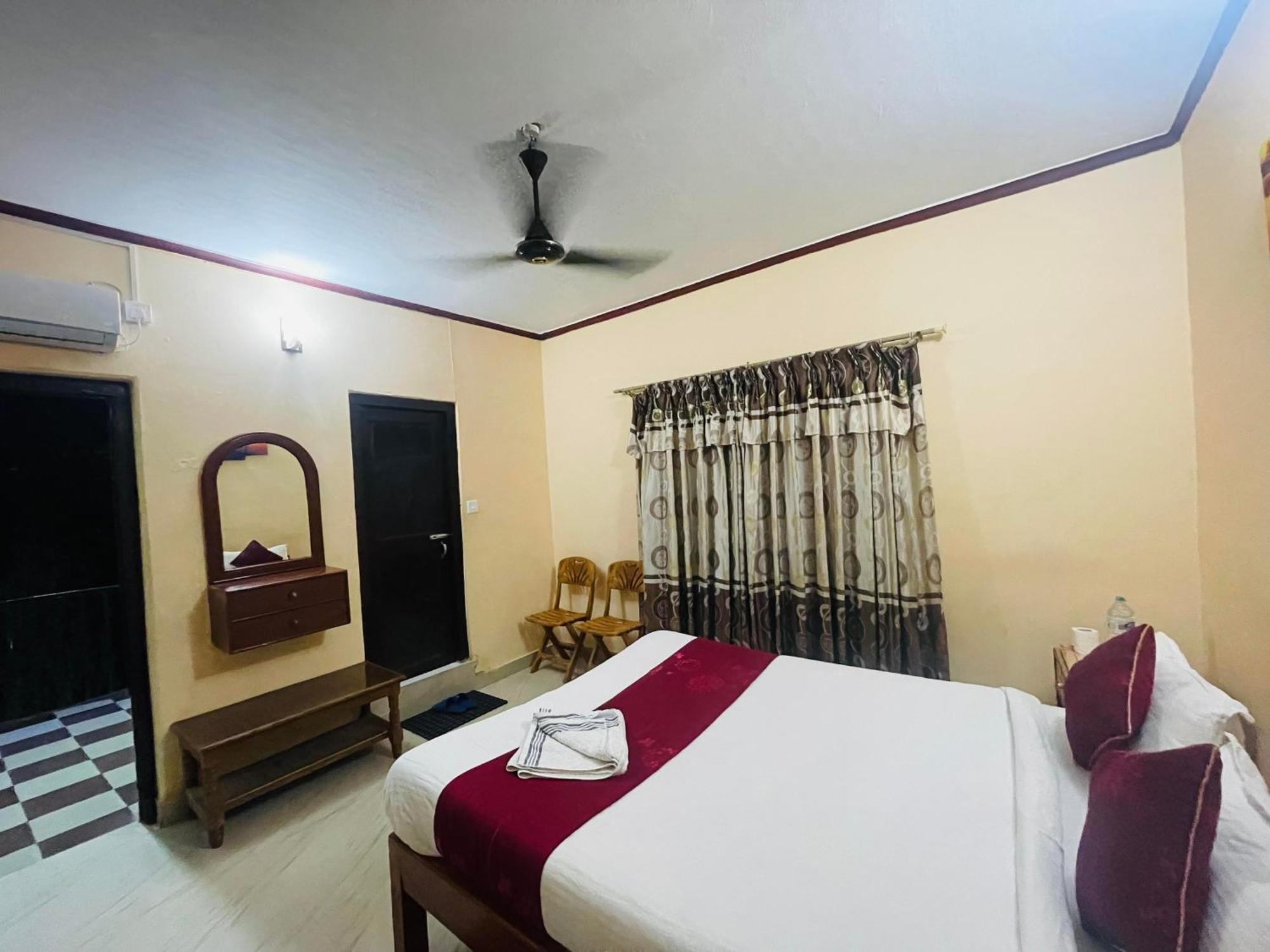 Hotel Peace Ganga Inn Pokhara Dış mekan fotoğraf